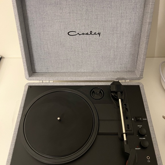 gray crosley turntable - Picture 2 of 10